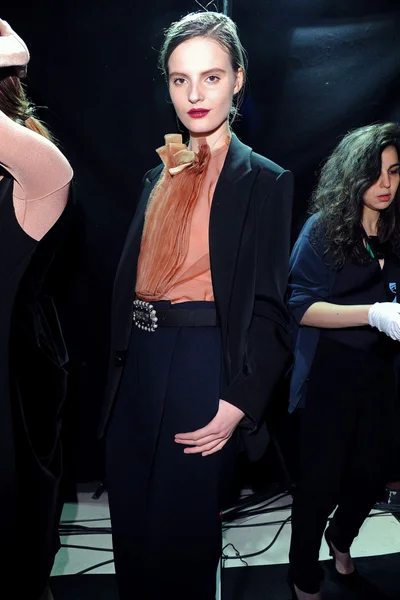 Look 16